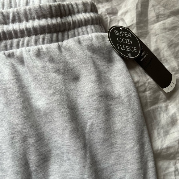 Daisy Fuentes Gray Cargo Pants Relaxed Fit - Picture 2 of 3